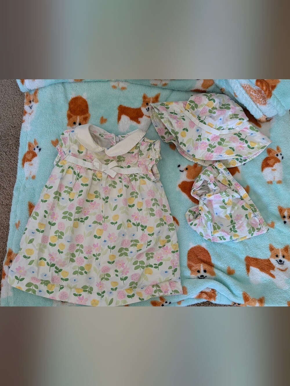 Baby Gap 3-Piece Floral Dress SetDetails:Includes matching sleeveles